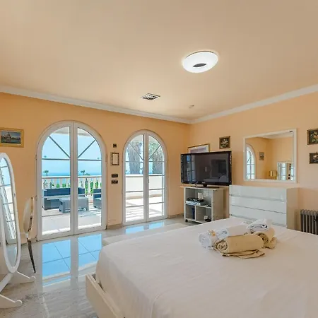 בית נופש Gorgeous Golf Heated Pool Sea View