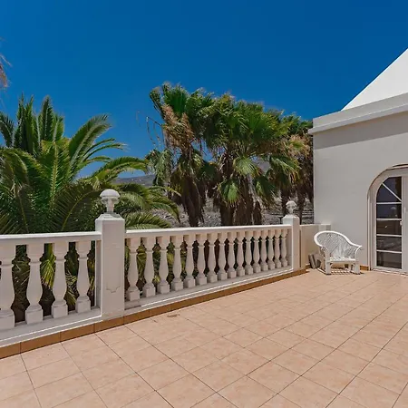 בית נופש Gorgeous Golf Heated Pool Sea View